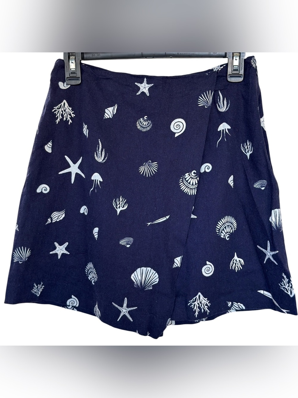 Navy Linen blend wrap skort in white seashell and jellyfish print Size 2